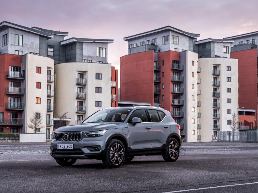  Volvo XC40 T5 Plug-in Hybrid Inscription 2002 года  (UK) (фото 12 из 40)